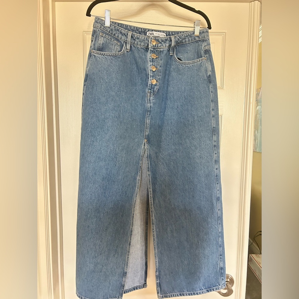 Zara Maxi Denim Skirt, NWOT, size Large, button fly, double splits